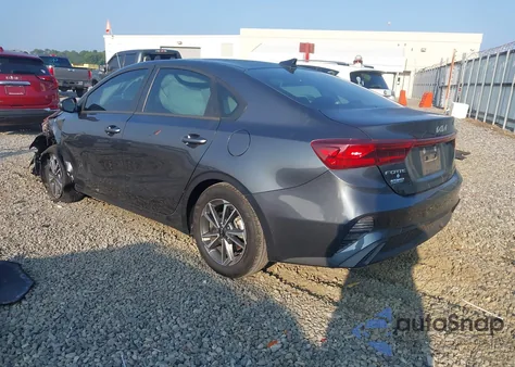 2024 Kia Forte Lxs z USA, uszkodzony, nr VIN 3KPF24AD5RE754688